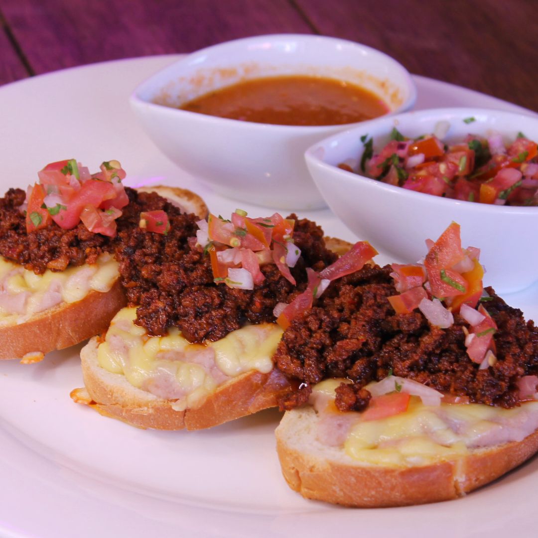 molletes de chorizo